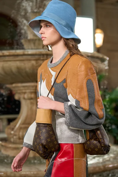 Look 23